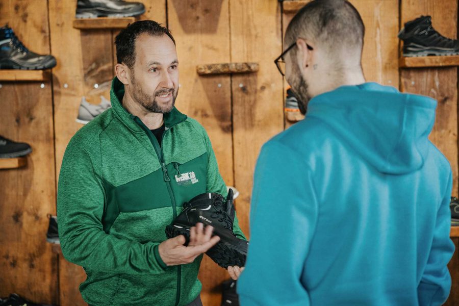 Verkauf von Arbeitsschuhe im Store von WERK10 in Hillesheim